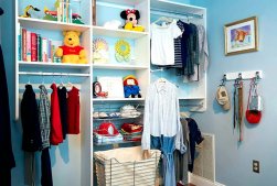 Обустройство гардеробной в детской комнате – идеи и фото